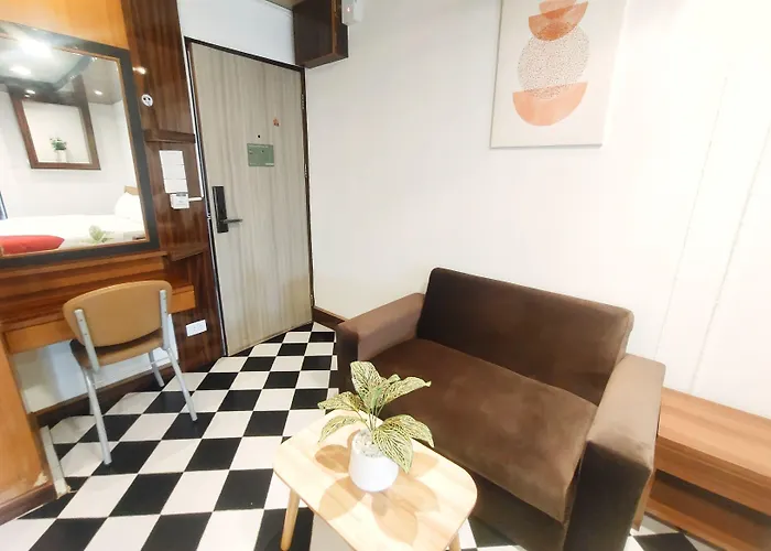 Oyo 75446 Travis Inthamara 49 Hotel 2*