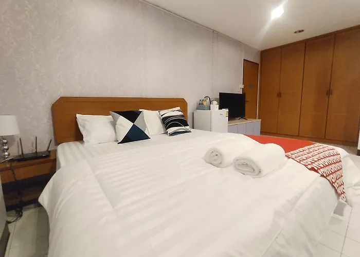 Oyo 75446 Travis Inthamara 49 Hotel 2*