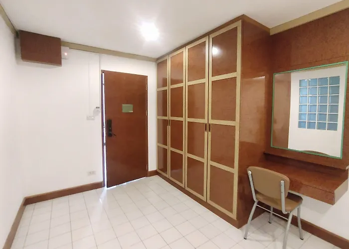 Hotel Oyo 75446 Travis Inthamara 49 Bangkok