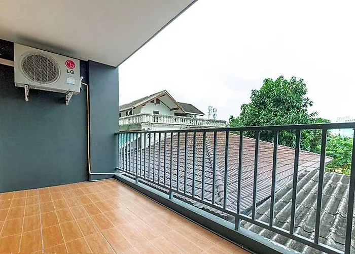 Oyo 75446 Travis Inthamara 49 2* Bangkok