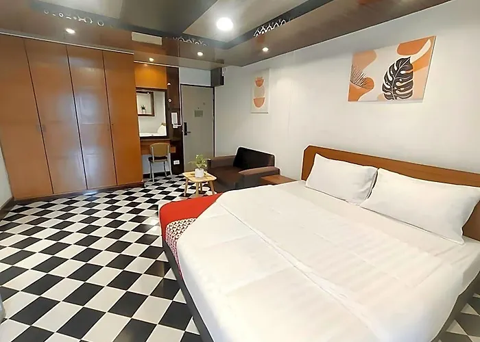 Oyo 75446 Travis Inthamara 49 Hotel