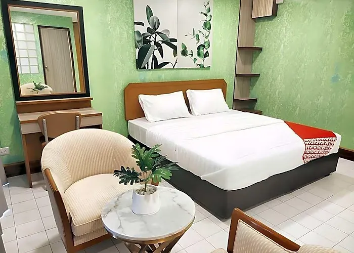 Oyo 75446 Travis Inthamara 49 Hotel 2*