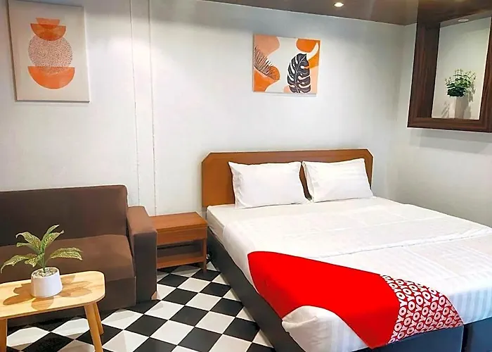 Oyo 75446 Travis Inthamara 49 Hotel Bangkok