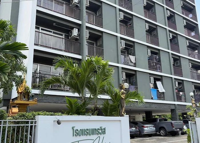 Oyo 75446 Travis Inthamara 49 2* Bangkok