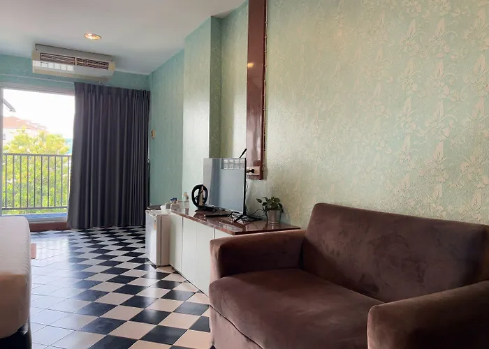 Oyo 75446 Travis Inthamara 49 Bangkok