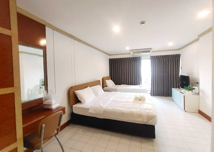 Oyo 75446 Travis Inthamara 49 Hotel Bangkok